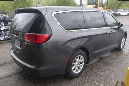 Granite Crystal Metallic Clearcoat 2020 Chrysler Voyager LX