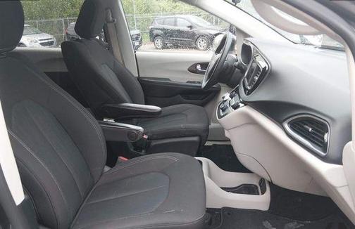 Granite Crystal Metallic Clearcoat 2020 Chrysler Voyager LX