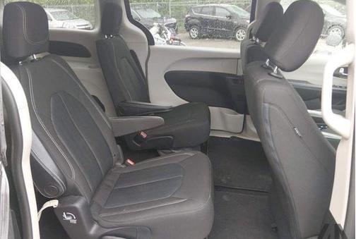 Granite Crystal Metallic Clearcoat 2020 Chrysler Voyager LX