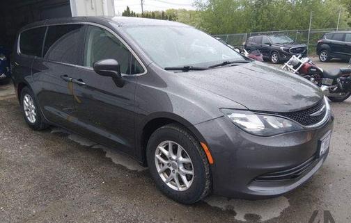 Granite Crystal Metallic Clearcoat 2020 Chrysler Voyager LX