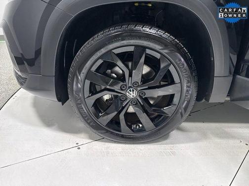 Deep Black 2023 Volkswagen Taos 1.5T SE