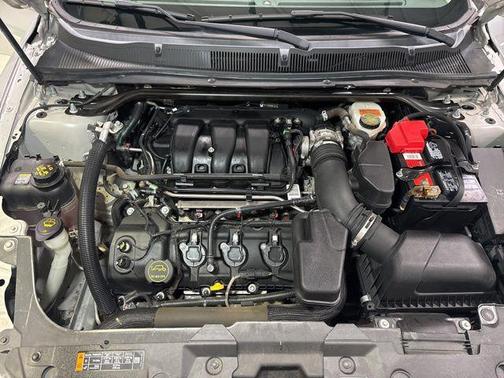 Ingot Silver 2018 Ford Taurus SE