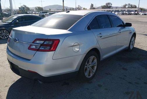 Ingot Silver 2018 Ford Taurus SE