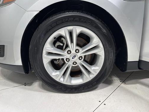 Ingot Silver 2018 Ford Taurus SE