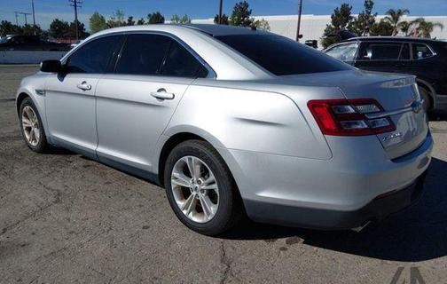 Ingot Silver 2018 Ford Taurus SE