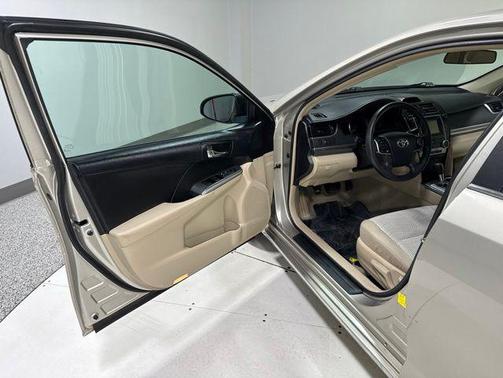 Champagne Mica 2013 Toyota Camry Hybrid LE