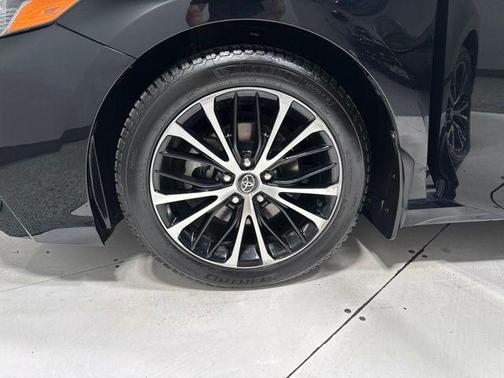 Midnight Black Metallic 2020 Toyota Camry SE