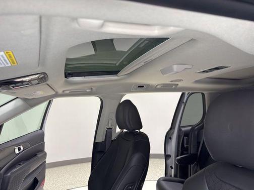 Ceramic Silver 2025 Kia Carnival Hybrid SX