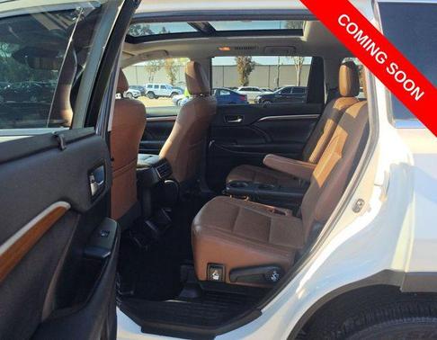 Blizzard Pearl 2019 Toyota Highlander Hybrid Platinum