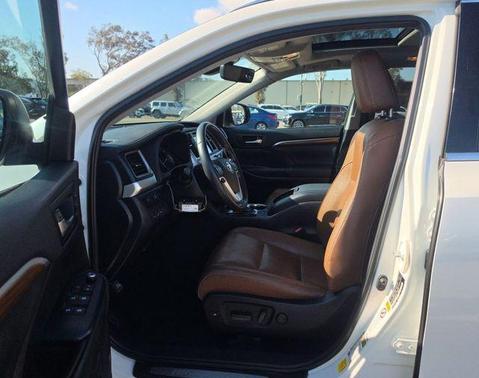 Blizzard Pearl 2019 Toyota Highlander Hybrid Platinum