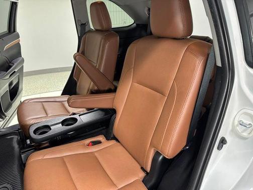 Blizzard Pearl 2019 Toyota Highlander Hybrid Platinum