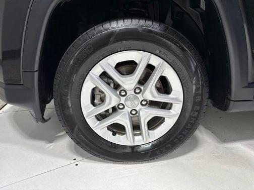 Diamond Black Crystal Pearlcoat 2018 Jeep Compass Sport
