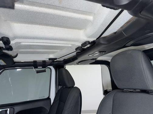 Bright White Clearcoat 2020 Jeep Gladiator Sport S