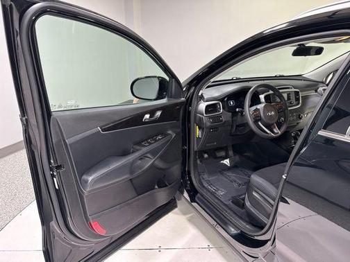Ebony Black 2016 Kia Sorento LX