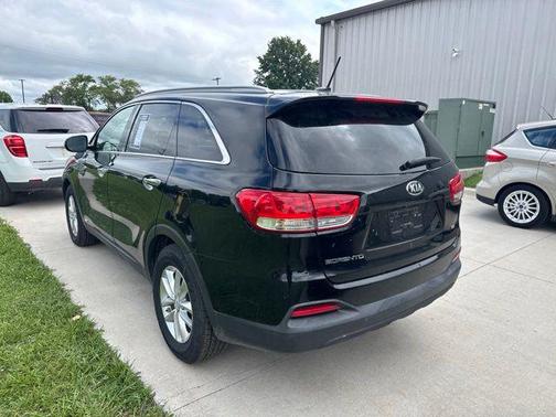 Ebony Black 2016 Kia Sorento LX