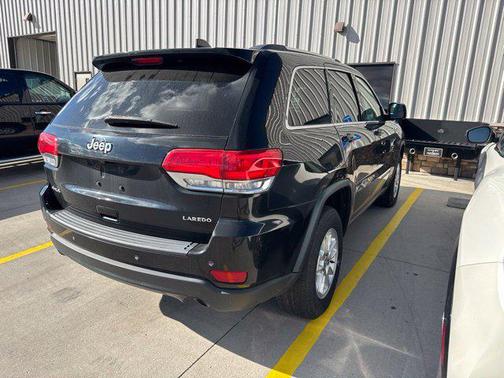 Diamond Black Crystal Pearlcoat 2019 Jeep Grand Cherokee Laredo