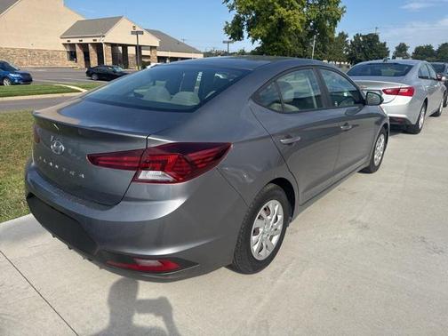 2019 Hyundai ELANTRA SE