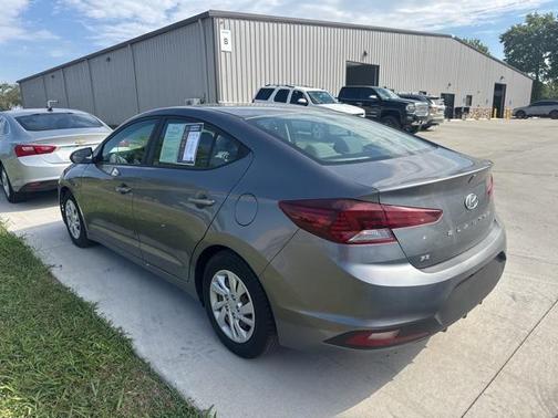 2019 Hyundai ELANTRA SE