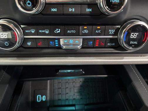 Oxford White 2023 Ford Expedition XLT