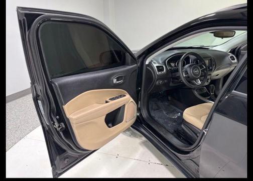 Diamond Black Crystal Pearlcoat 2018 Jeep Compass Sport