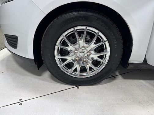 Oxford White 2018 Ford Focus SE