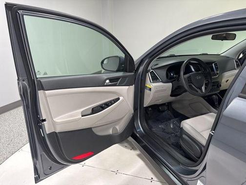 Coliseum Gray 2018 Hyundai TUCSON SE
