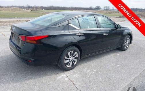 Super Black Clearcoat 2022 Nissan Altima S FWD