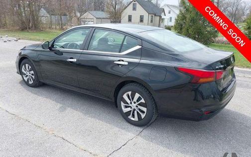 Super Black Clearcoat 2022 Nissan Altima S FWD