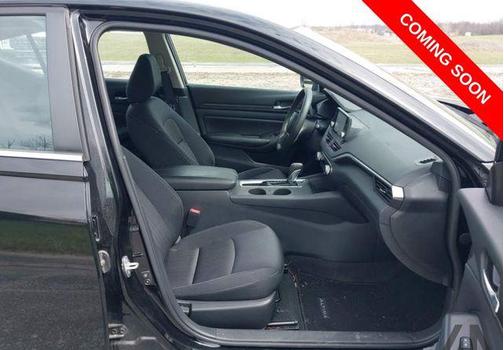 Super Black Clearcoat 2022 Nissan Altima S FWD