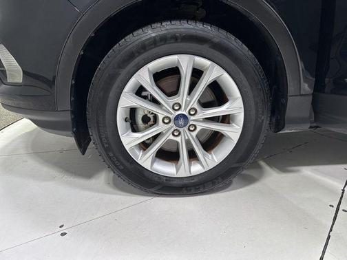 Shadow Black 2018 Ford Escape SE
