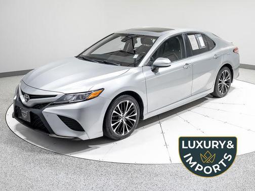 Celestial Silver Metallic 2018 Toyota Camry SE