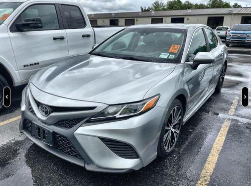 Celestial Silver Metallic 2018 Toyota Camry SE