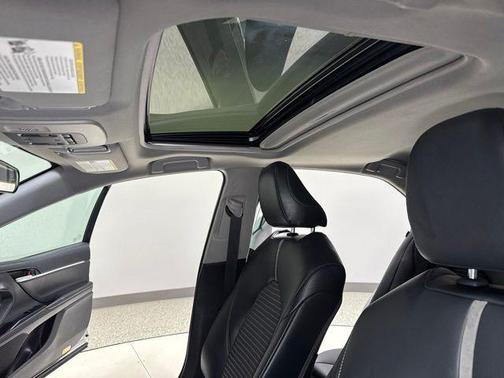 Celestial Silver Metallic 2018 Toyota Camry SE