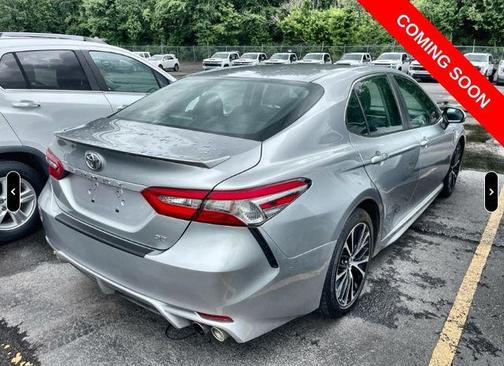 Celestial Silver Metallic 2018 Toyota Camry SE