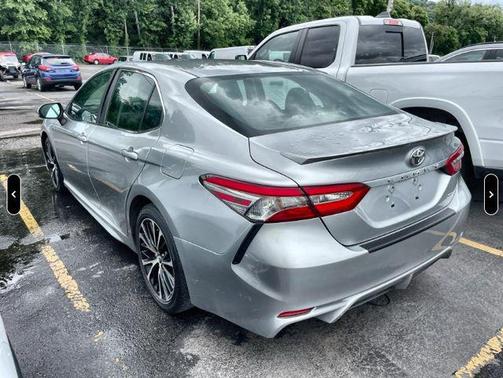Celestial Silver Metallic 2018 Toyota Camry SE