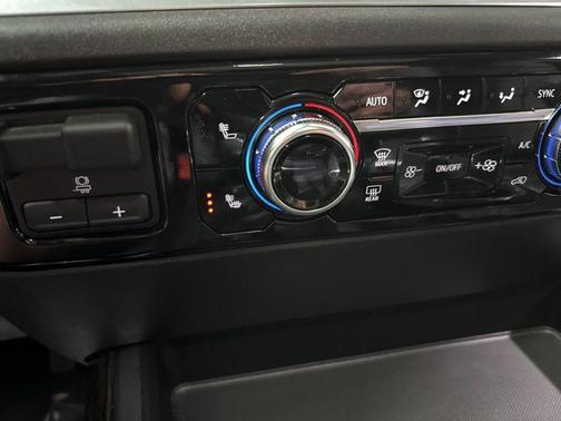 Onyx Black 2024 GMC Sierra 1500 Elevation