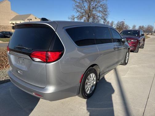 2020 Chrysler Voyager L