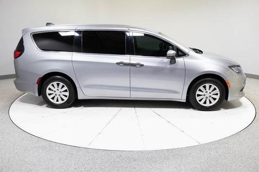 2020 Chrysler Voyager L