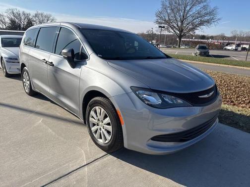 2020 Chrysler Voyager L