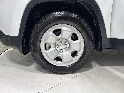 Bright White Clearcoat 2017 Jeep Cherokee Sport