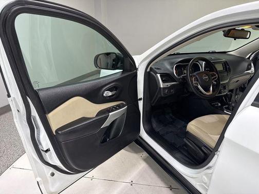 Bright White Clearcoat 2017 Jeep Cherokee Sport