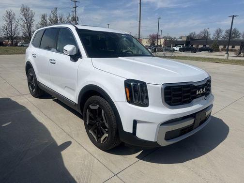 Glacial White Pearl 2025 Kia Telluride S