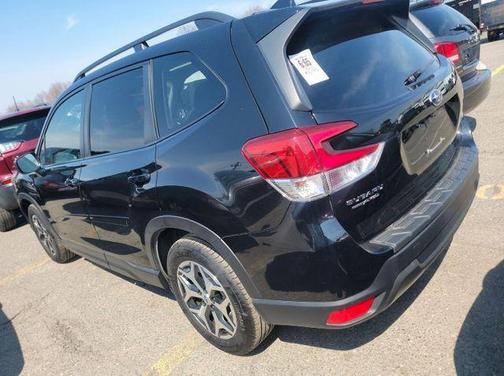 Crystal Black Silica 2019 Subaru Forester Premium