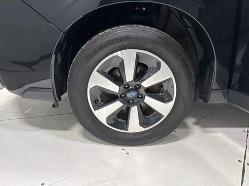 Crystal Black Silica 2018 Subaru Forester 2.5i
