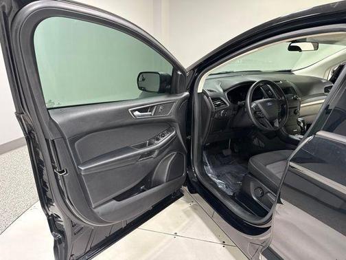 Shadow Black 2018 Ford Edge SE