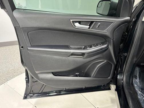 Shadow Black 2018 Ford Edge SE