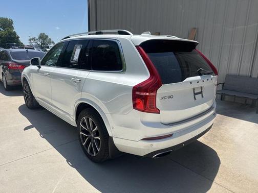 2017 Volvo XC90 T6 Momentum
