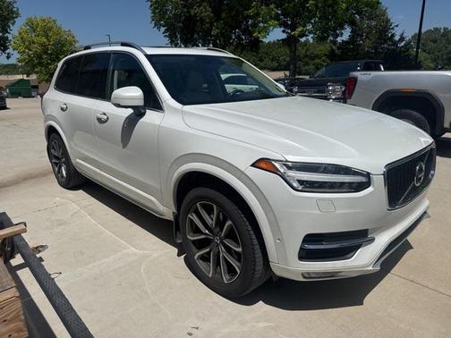 2017 Volvo XC90 T6 Momentum