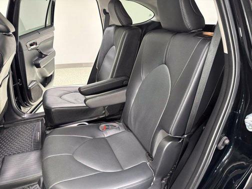 Midnight Black Metallic 2023 Toyota Highlander Limited