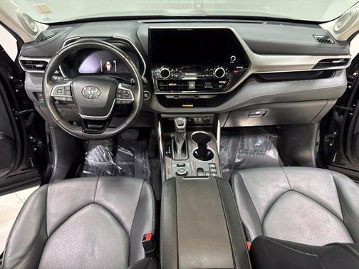 Midnight Black Metallic 2023 Toyota Highlander Limited